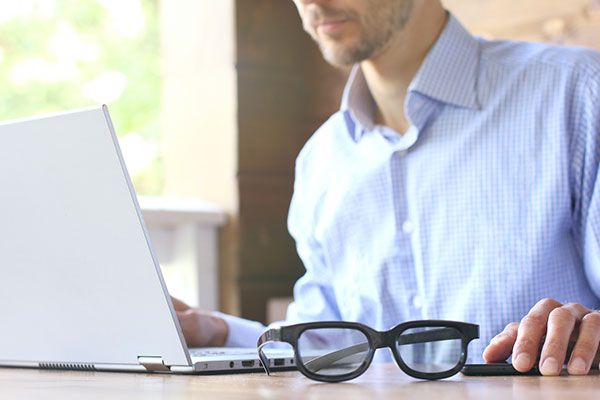 Opticien : déplacement au travail Opticien : déplacement au travail